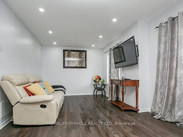 229 Remembrance Rd — Photo 41