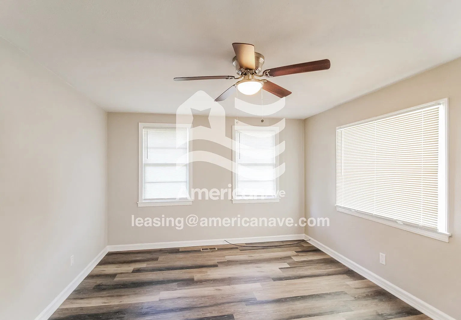 3 bed, 1.5 bath, 1376 sqft, $916 — Photo 2
