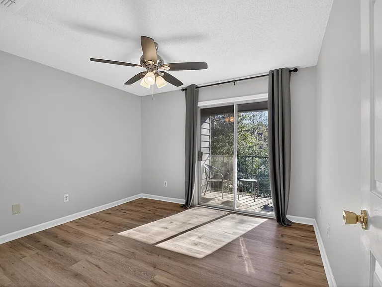 423 Granville Ct — Photo 11