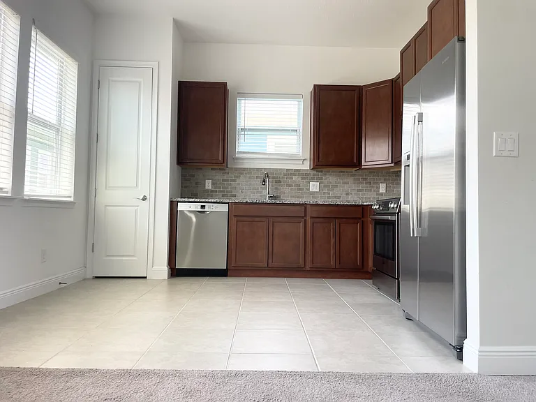 7070 Higgs Aly — Photo 37