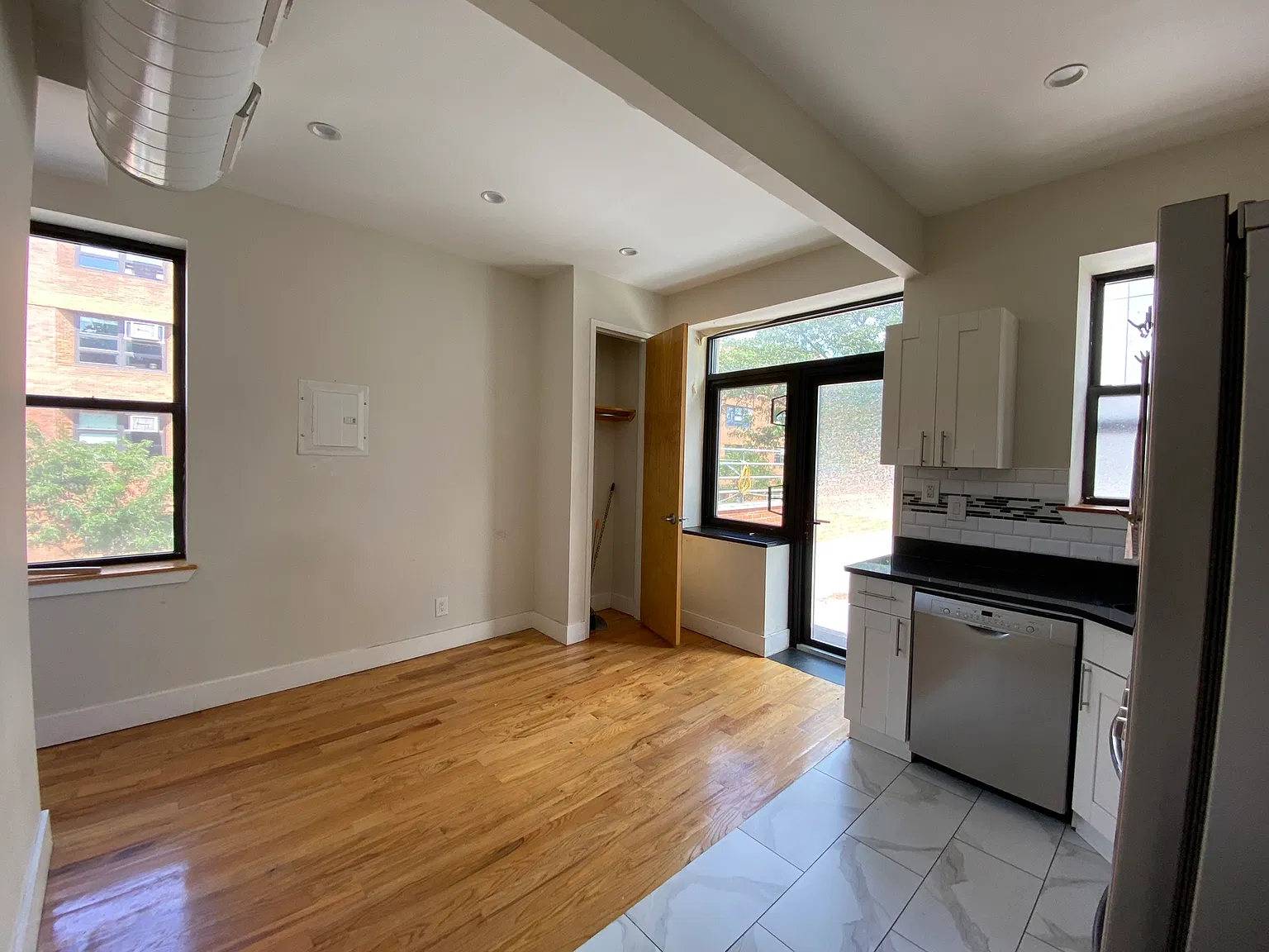213 Stuyvesant Avenue — Photo 3