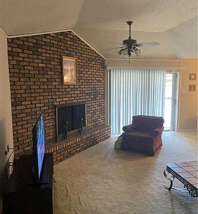 3rd image of 808 Glencove Ln