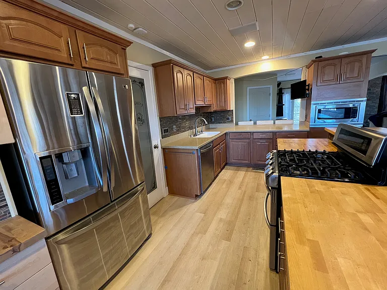 742 Tulip Ln — Photo 9