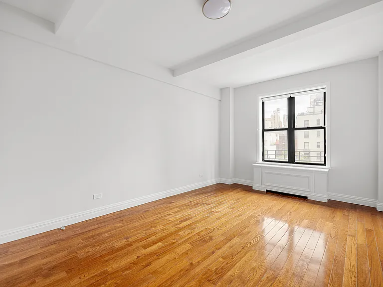 210 W 70th St #816 — Photo 9