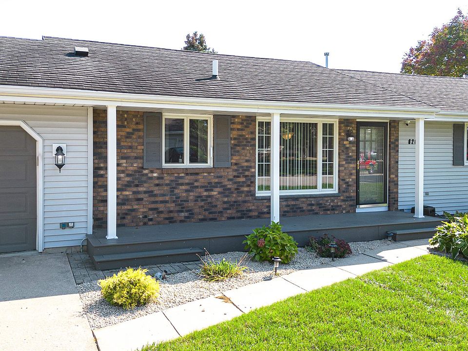 1st image of 828 Columbia Dr