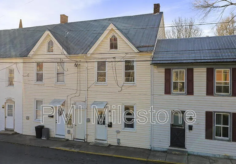218 N College St — Photo 4