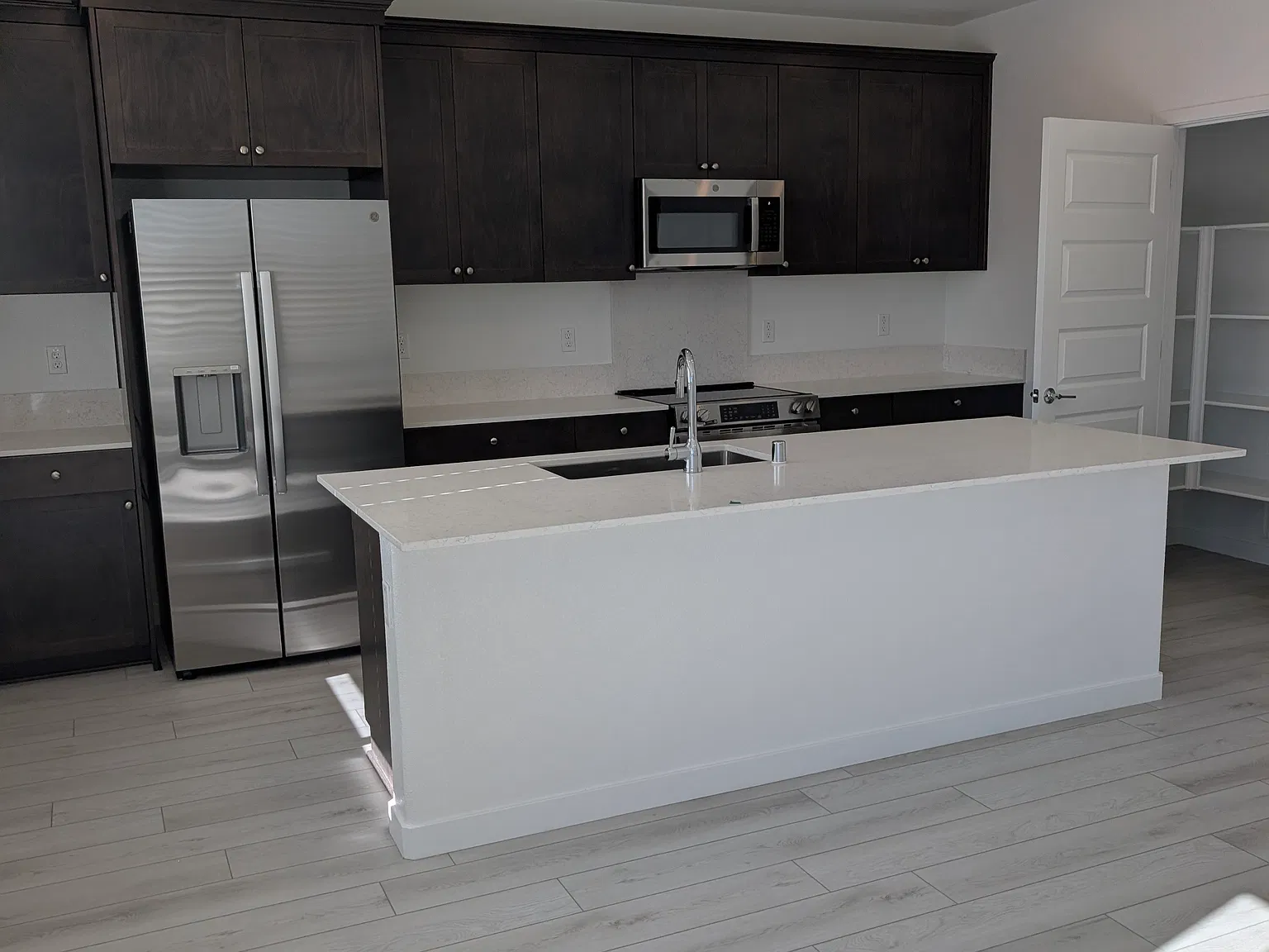 3 bed, 2.5 bath, 1970 sqft, $3,138 — Photo 3