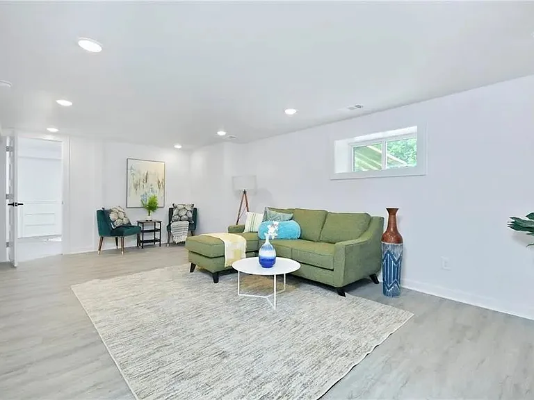 220 Napoleon Dr SW — Photo 27