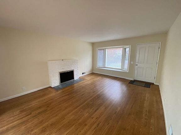 5th image of 920 Crest Ave