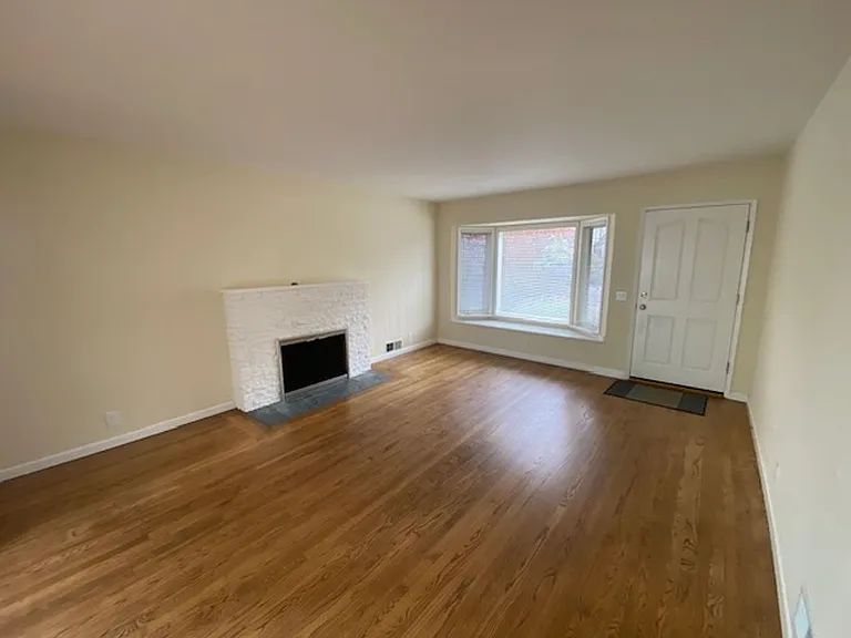 920 Crest Ave — Photo 5