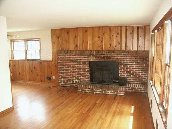 3rd image of 1308 S Weyant Ave