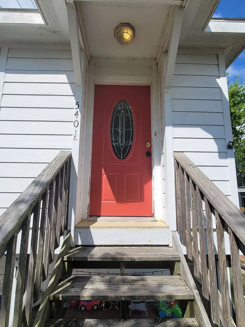 5401 Avenue P 1/2 — Photo 2