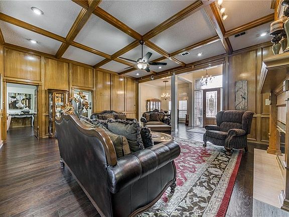 5th image of 1900 Wind Hill Cir