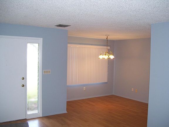 3rd image of 2060 W Howard Pl