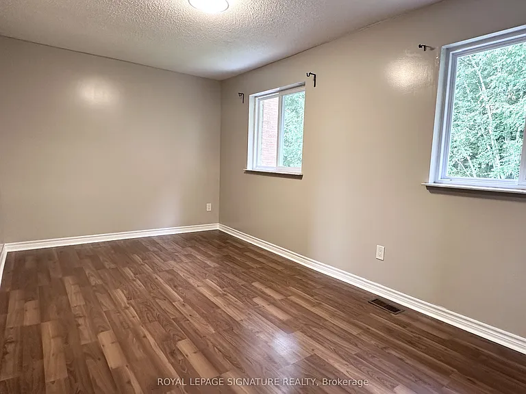 602 Gibney Cres — Photo 6