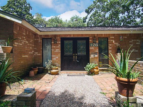 2nd image of 126 Nasturtium St