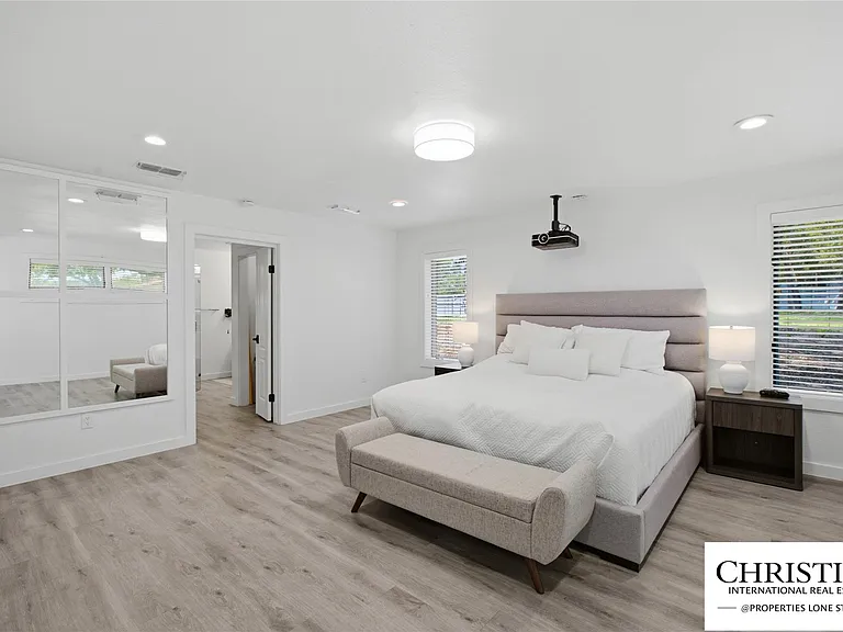 8901 Grandview Dr — Photo 20