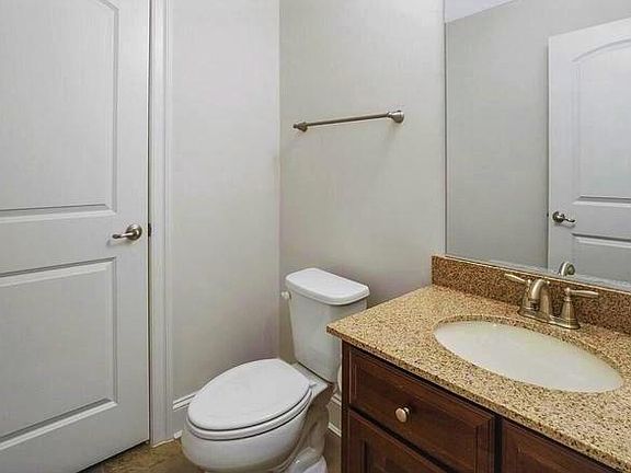 1stFloor_HalfBath