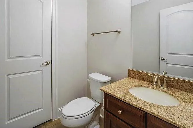 1stFloor_HalfBath