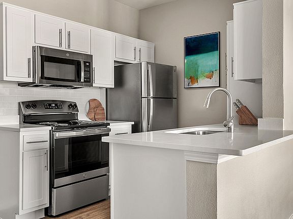 C208690 Pinnacle Ridge_VS Still_Kitchen