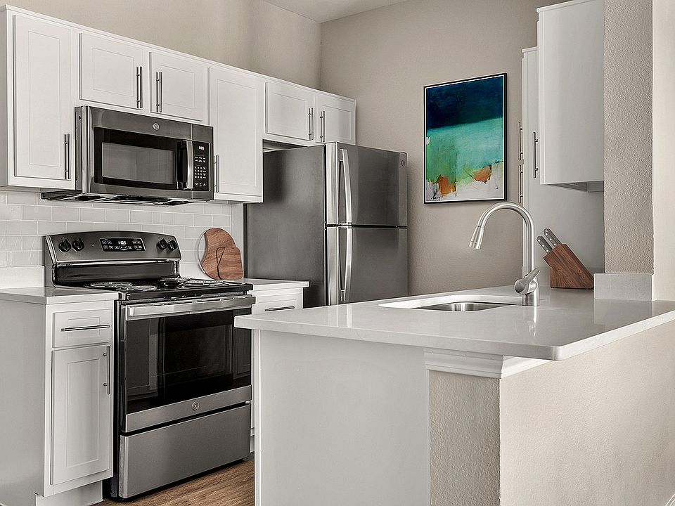 C208690 Pinnacle Ridge_VS Still_Kitchen