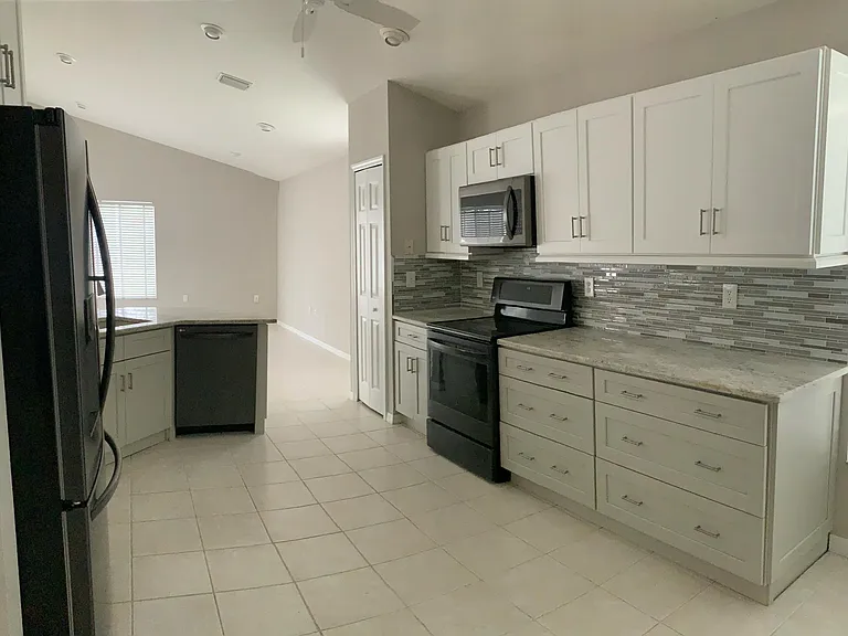 6818 Winslow St — Photo 9