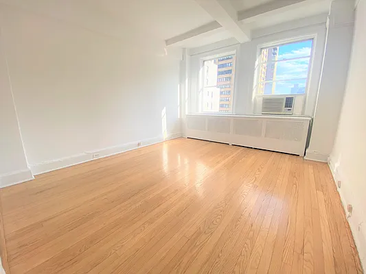 Rented by Manhattan Realty Group | media 19