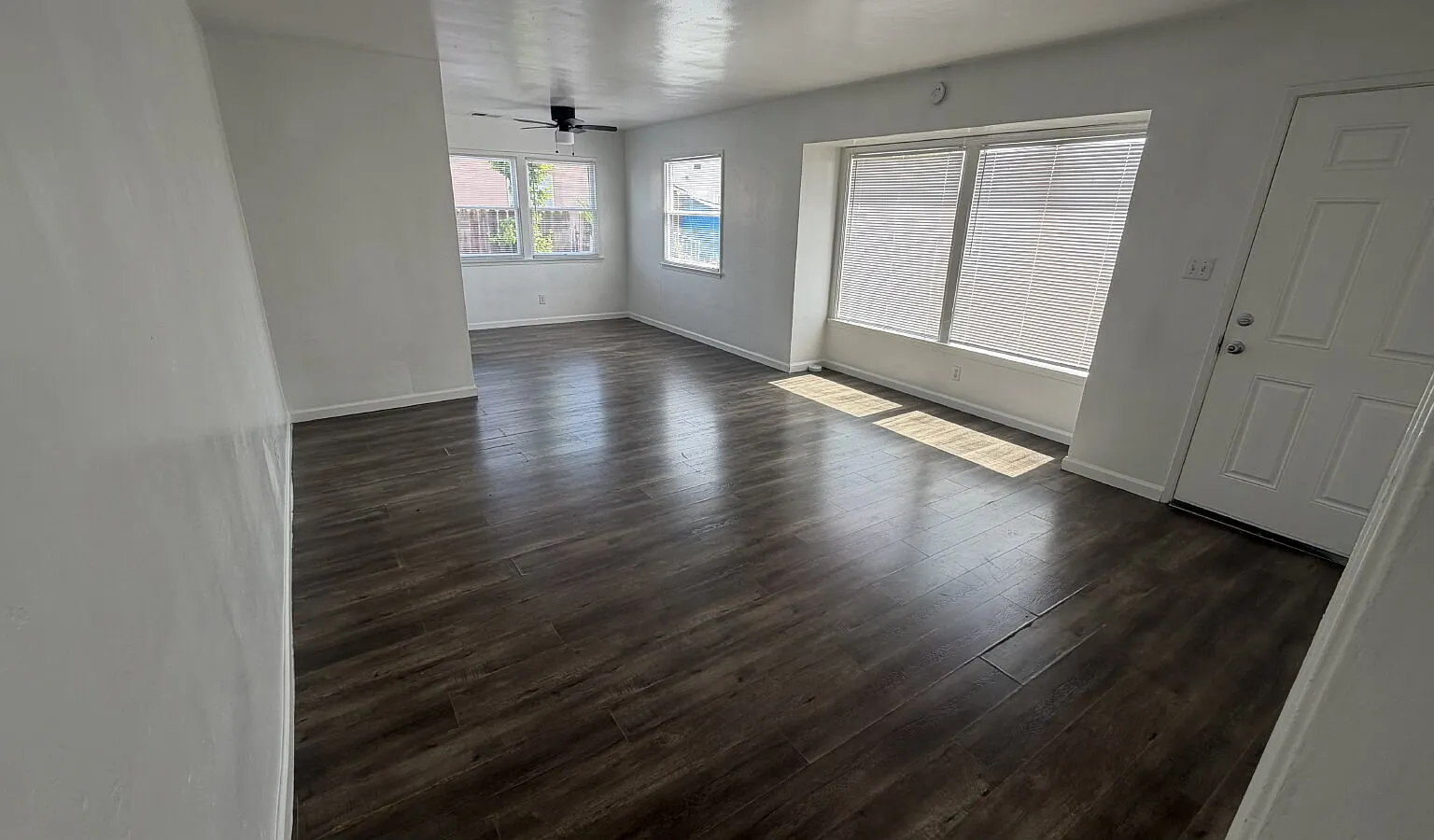 3 bed, 1.0 bath, 1060 sqft, $1,850 — Photo 2