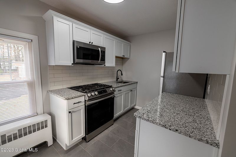 4th image of 61 Greenfield Avenue