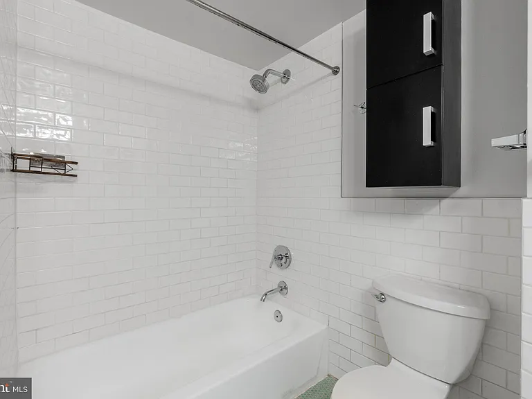 1722 Willard St NW #B — Photo 10