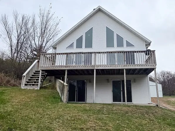 349 Center Point Dr, Montezuma, IA 50171