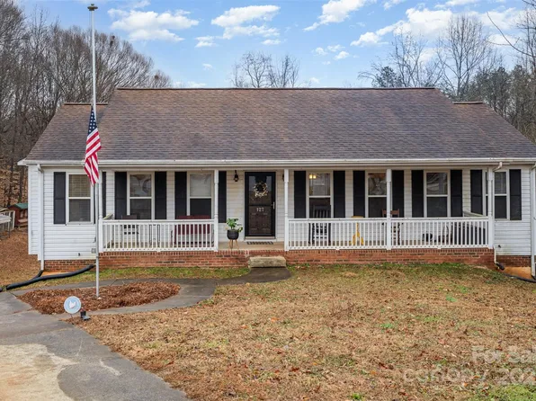 127 Halifax Ct, Gastonia, NC 28056