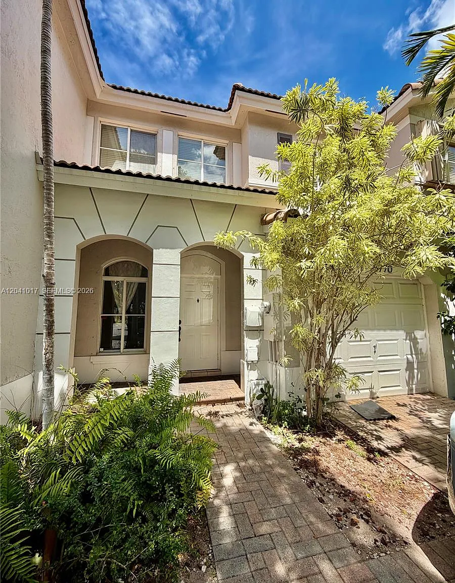 Doral Northeast Townhomes — Photo 1
