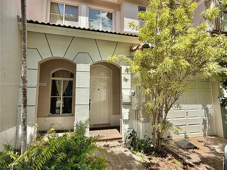 5770 NW 113th Pl — Photo 1