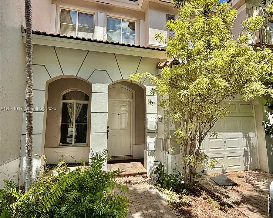 5770 NW 113th Pl