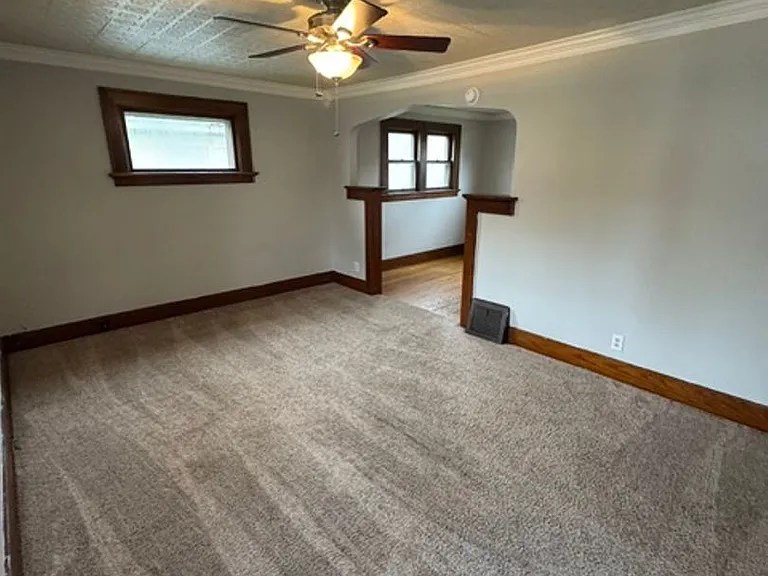 1031 Shore Dr — Photo 2