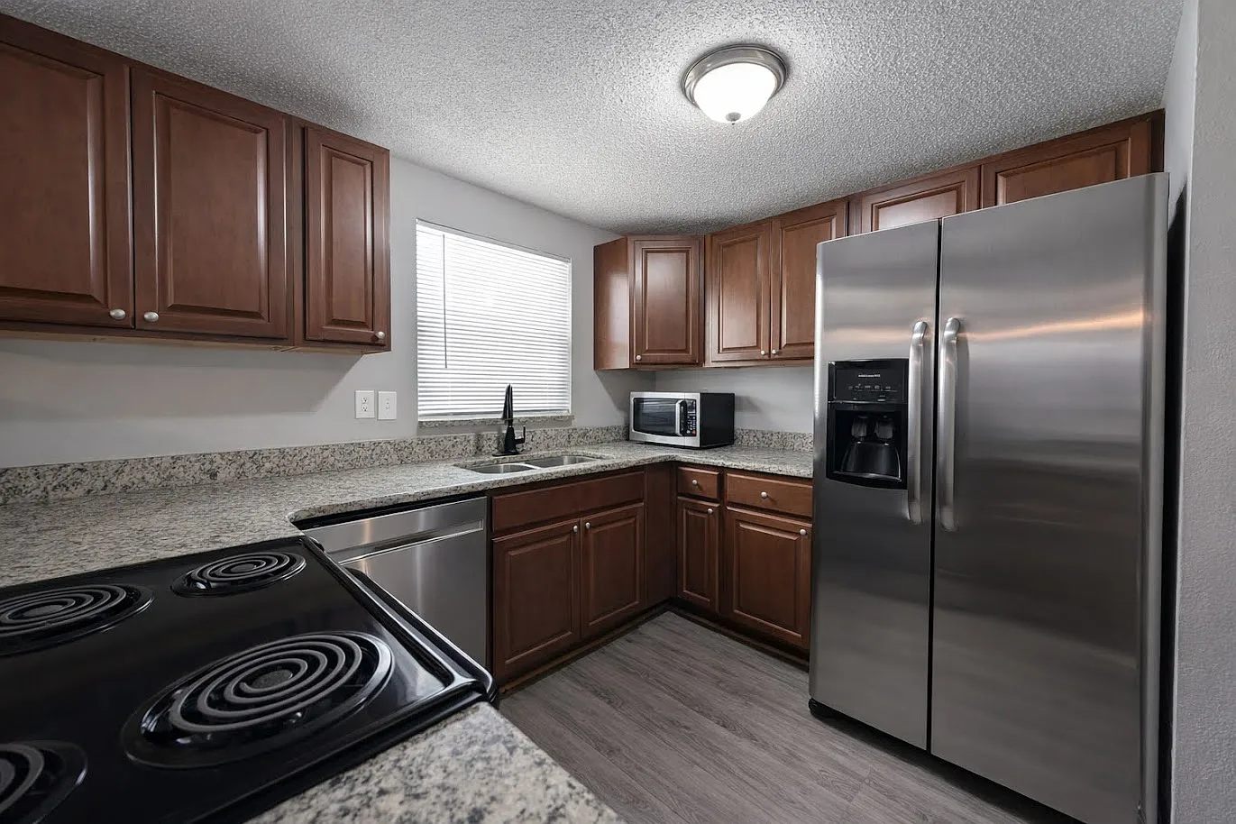 4 bed, 1302 sqft, $2,495 — Photo 3