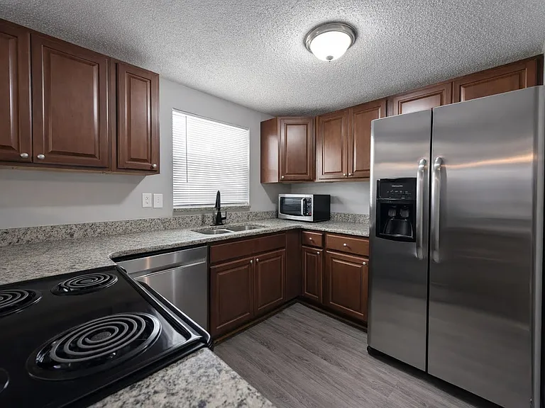 307 W Woodlawn Ave — Photo 3