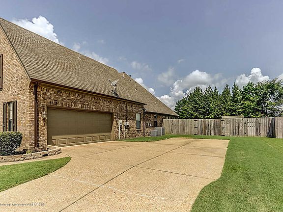 5th image of 14338 Cantwell Dr