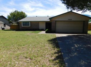 1820 Mulberry Dr, Benbrook, TX 76126