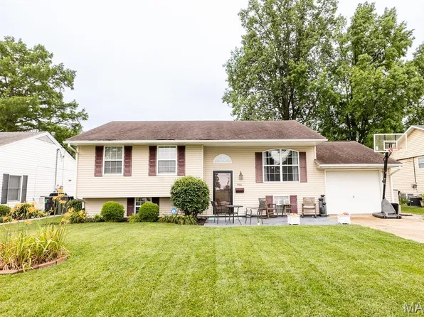 916 W Harnett St, Mascoutah, IL 62258