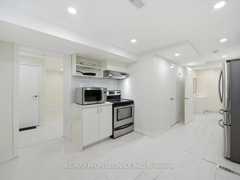 9611 Keele St #C — Photo 10