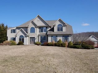 725 Wind Rush Dr, Dallastown, PA 17313