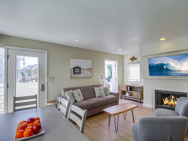 824 Ostend Ct — Photo 5