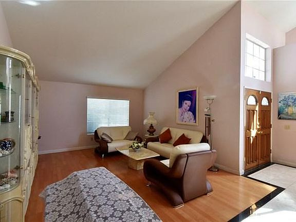 5th image of 753 Bowcreek Dr