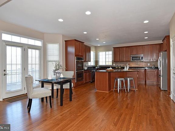 5th image of 10614 Moselle Ct