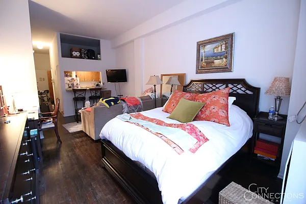 Rented by City Connections Realty | media 8