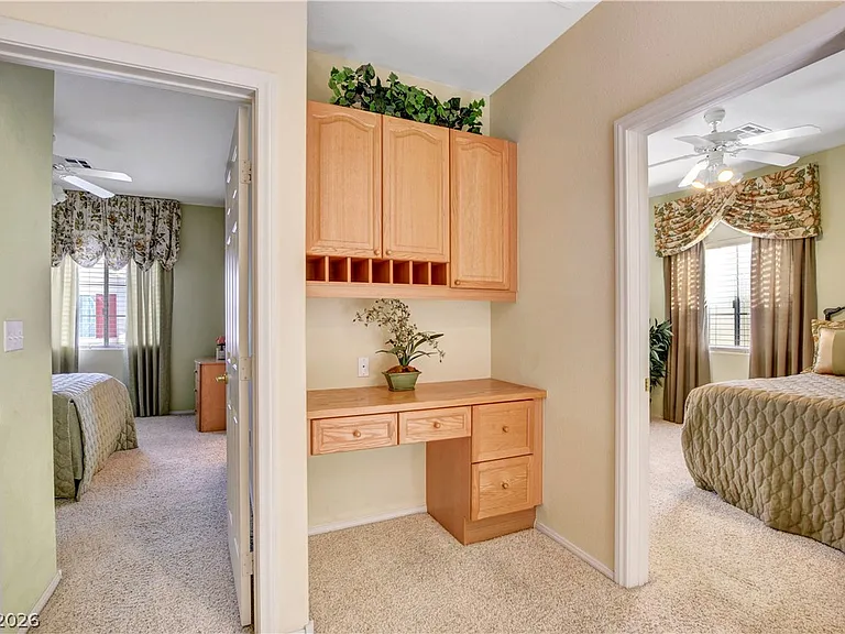 251 Queens Ct — Photo 26