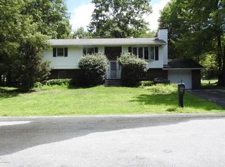 104 Robin Ln, Tannersville, PA 18372