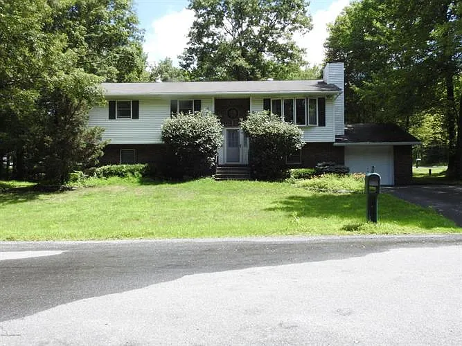 104 Robin Ln photo 1